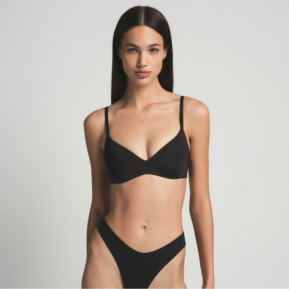 SKIMS Wireless Form Push-Up Plunge Bra 38D – Onyx NWT